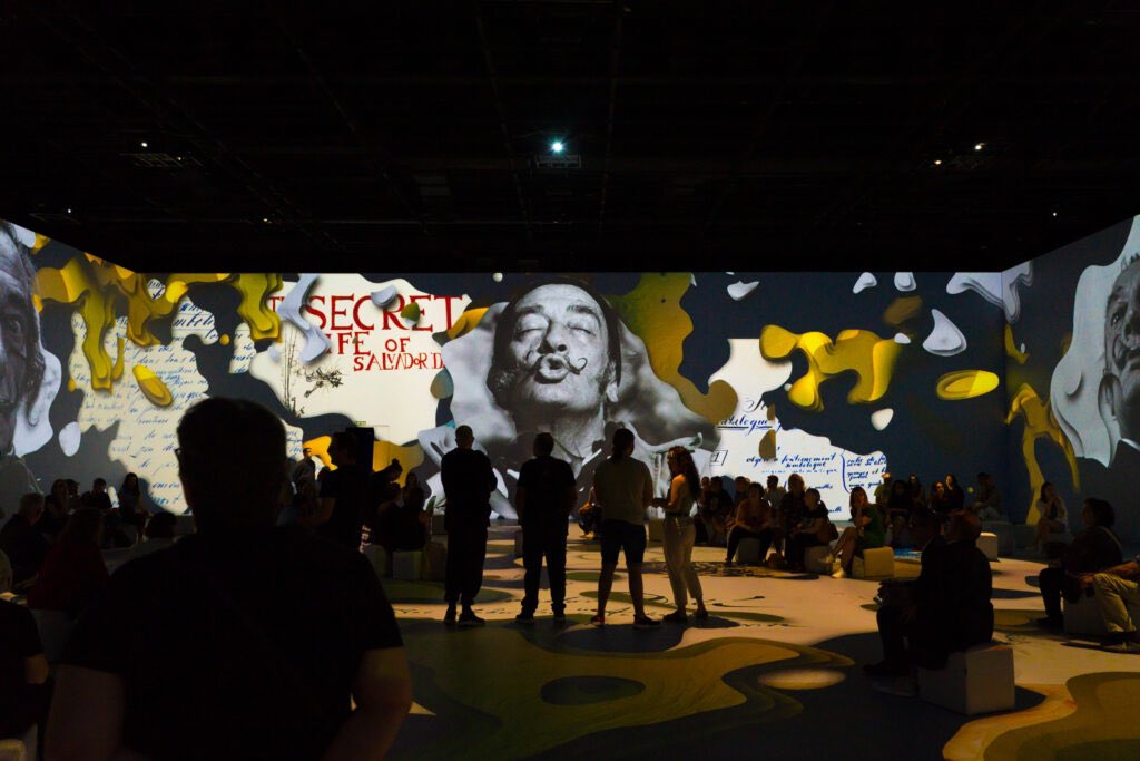 Burzon_Comenge's tweet photo. 👉🏼Hem pujat el projecte audiovisual mapping Dalí Cibernètic a la web – Burzon*Comenge - https://t.co/W74mGmOBQq esperem que us agradi 👌🏼😄👨🏻‍🎨 #experience #inmersive #salvadordalí #DalíCibernètic

Entrades a https://t.co/JwZODbvmap https://t.co/YK0ppiscE6