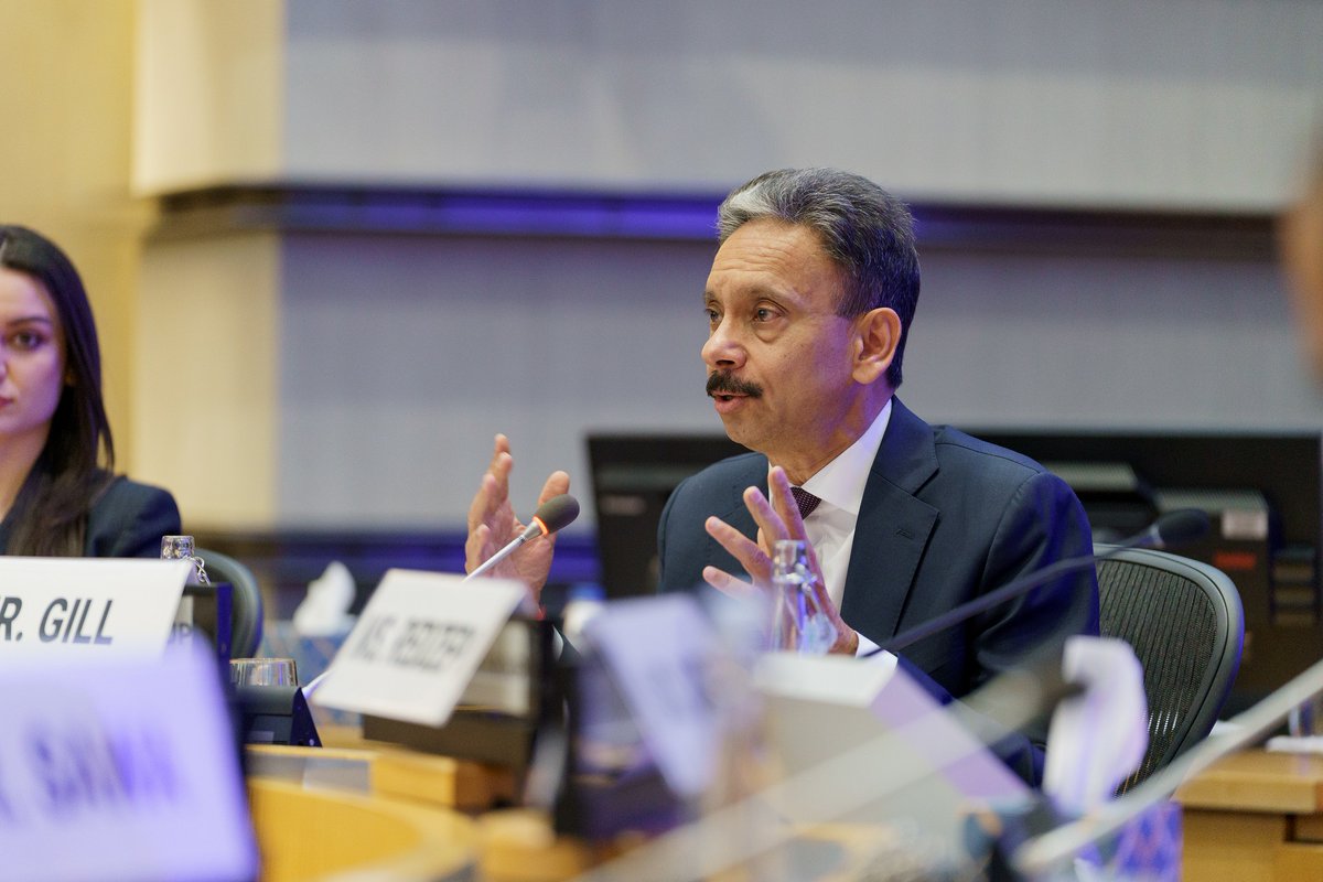 Delighted to talk to young MPs from around the world on the <a href="/WorldBank/">World Bank</a> Environmental &amp; Social Framework (#ESF), the sustainability framework for investment lending. Inspired by their enthusiasm for #ReshapingDevelopment &amp; commitment to a sustainable, resilient &amp; inclusive future!