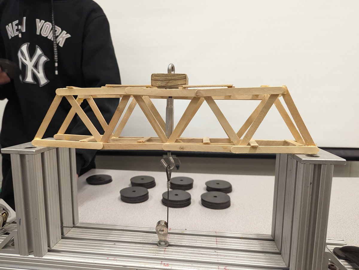 FranseeTech's tweet photo. Bridge testing TODAY in 7th grade Tech Ed! #CMSTechEd #CMSBridges https://t.co/t5ML0GgVMw
