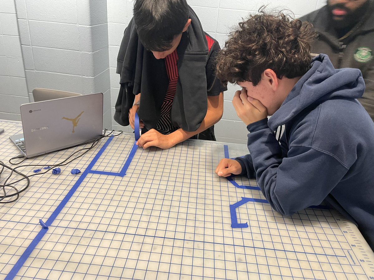 maiyamoore26's tweet photo. Mr. Patino’s @Verizon #innovative Lab students are hard at work on their #CityDevelopers 🏙️project🛠️. Buildings are being 3D printed, roads 🚧are being laid, and blueprints 🗺️followed. Shoutout 🗣️to @Shell for being a source for student #creativity @edison_school https://t.co/ARkqIxuvii