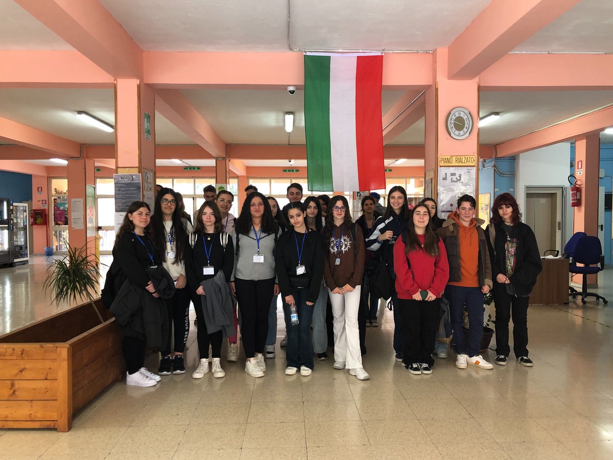 epluswebradio's tweet photo. #epluswebradio Welcome to Caserta! Teams from Malta🇲🇹,Spain🇪���� and Hungary🇭🇺participated in the opening ceremony and meet Caserta’s Mayor
@marinoavvocati at @ComunediCaserta
We start to collect stories for our live radio program next Monday📷 https://t.co/xxzL52roB8 #erasmusplus https://t.co/g3HTIxepox
