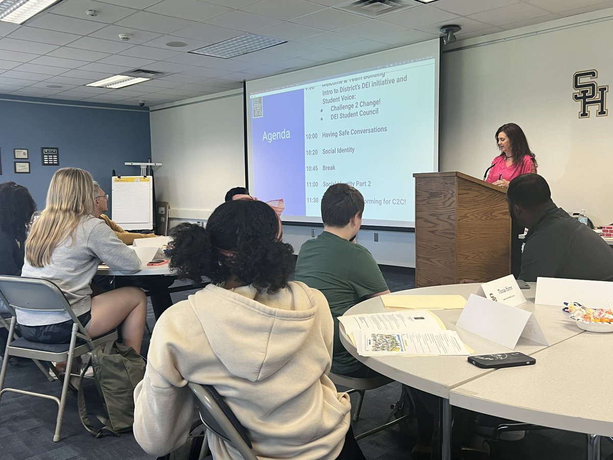MikeGinestre's tweet photo. Our DEI Initiative @SweetHomeCSD is only as strong as our students who participate to make change. Today, students from all levels across the District came together to plan for our “Challenge 2 Change” event in May. Great things happen at Sweet Home. #WeAreSweetHome @jabalazs https://t.co/waXF2aX15b