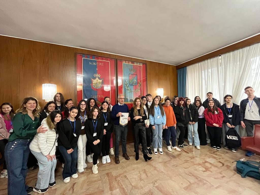 epluswebradio's tweet photo. #epluswebradio Welcome to Caserta! Teams from Malta🇲🇹,Spain🇪���� and Hungary🇭🇺participated in the opening ceremony and meet Caserta’s Mayor
@marinoavvocati at @ComunediCaserta
We start to collect stories for our live radio program next Monday📷 https://t.co/xxzL52roB8 #erasmusplus https://t.co/g3HTIxepox