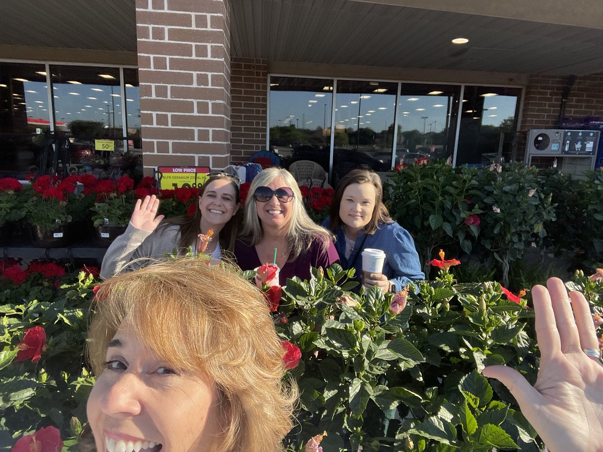TracyGantenbein's tweet photo. Team building, love our second grade family! Starbucks, plants and planning our next date a movie! #WSESteambuilding
@amyjoerb @WSESWildcats https://t.co/IH36wJPIx8
