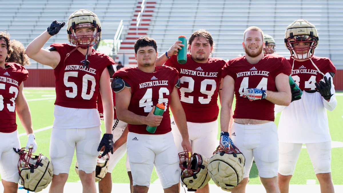 acroossuperfan's tweet photo. Favorite 🦘🏈Squad? OLU or LBU or WRU or DLU or all of the above? 🤘 @RoosFootball @ACsports #AustinCollege #RooNation https://t.co/d13teWW760