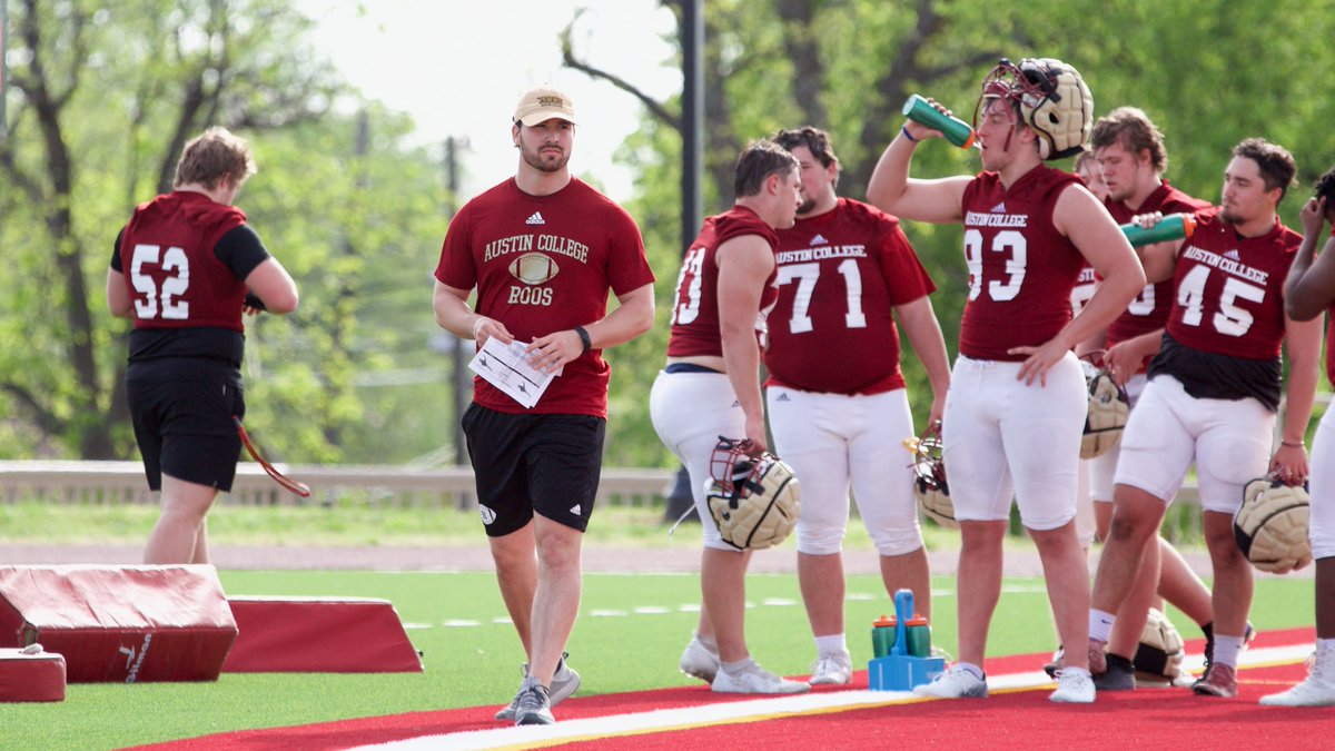 acroossuperfan's tweet photo. Favorite 🦘🏈Squad? OLU or LBU or WRU or DLU or all of the above? 🤘 @RoosFootball @ACsports #AustinCollege #RooNation https://t.co/d13teWW760