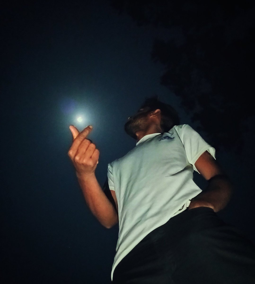 Rajonnur1's tweet photo. Trying to touch the moon.🫠 https://t.co/SIBPxAS7lj