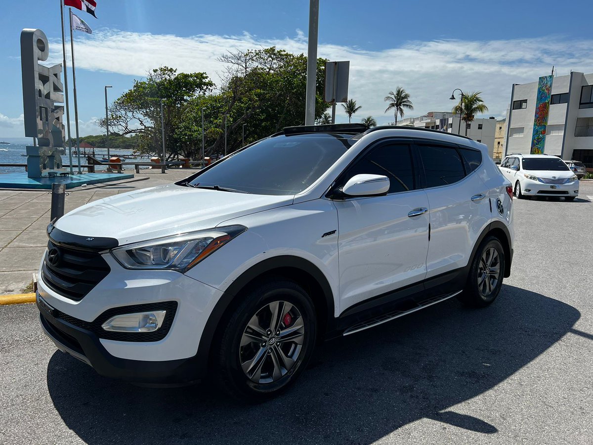 VLeyter's tweet photo. Hyundai Santa Fe 2014 Full Panoramica, 4x4, encendido por boton, asientos electricos, luces Led, clean Carfax https://t.co/7ZpbUFzpva