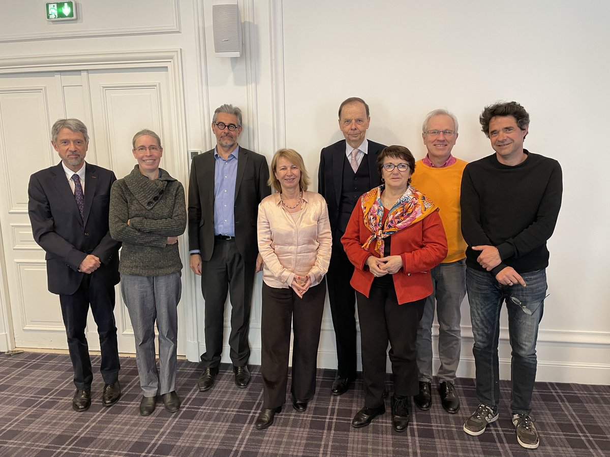 Le comité d’éthique animal, environnement, santé s'est réuni hier. Les travaux sur le contrat moral entre #vétérinaires et éleveurs se poursuivent, et l’avis devrait être adopté avant l’été.