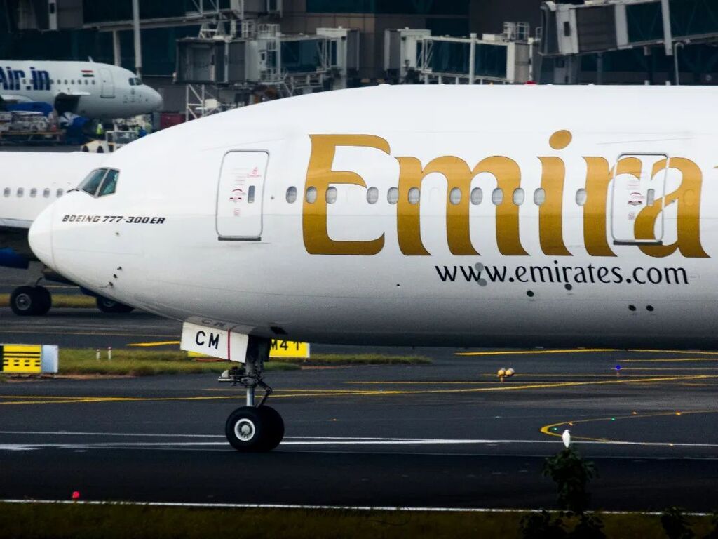 vabbplnespottrs's tweet photo. Emirates Boeing 777-300ER charging down 27 for its departure back to DXB.
.
(Sorry for inactivity, will try to post regularly now) 
.
📸-Nikon B700 
.
Tags-
#aviation #sky #avgeek #aviationlovers #boeing #aircraft #pilot #airplane #plane #fly #travel … https://t.co/3anuczY6IJ https://t.co/hM6xpf9Q8o
