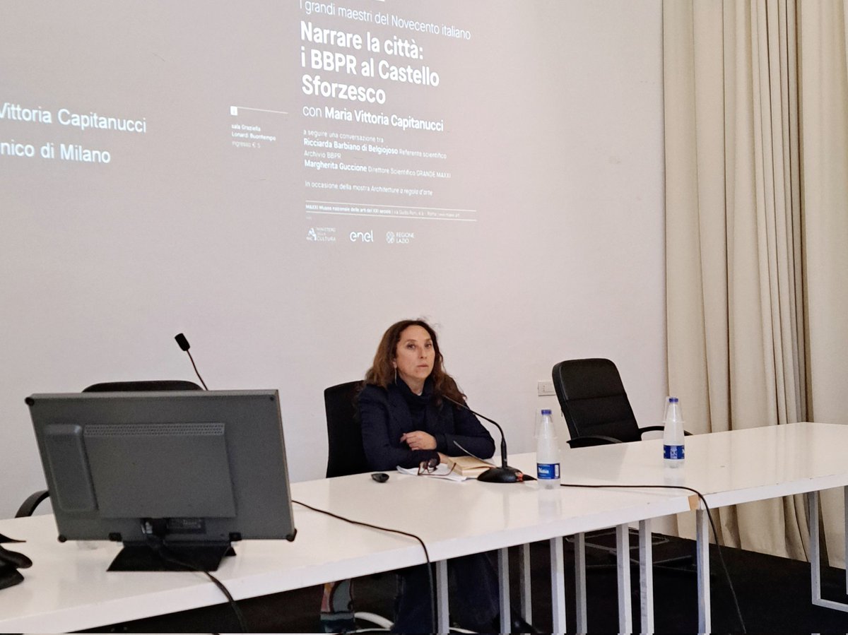 Museo_MAXXI's tweet photo. «Il #CastelloSforzesco è una metafora della complessità della città di Milano e i #BBPR, nel restauro e riqualificazione del Museo del Castello, scelgono una via scenografica sempre presente» ce ne parla Maria Vittoria Capitanucci nel primo incontro de #LeStoriedellArchitettura https://t.co/QSBVOWU3j2