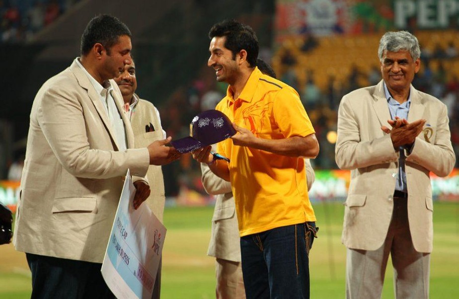 rahulmsd_91's tweet photo. Mohit Sharma won Purple Cap under MS Dhoni Captaincy unreal. https://t.co/cobRxGtFLF