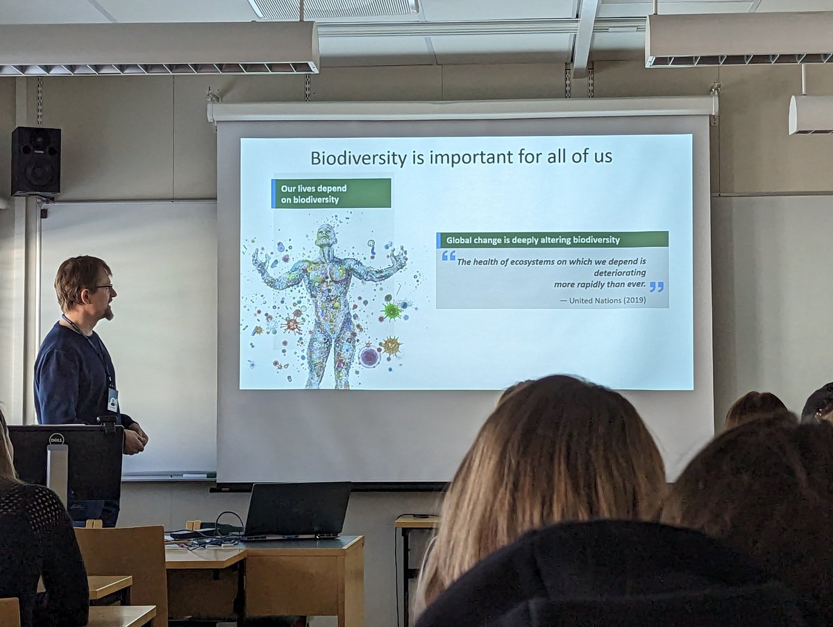 JamsanL's tweet photo. Tänään jatkettiin kestävyys - ja ekologiateemalla tutustumalla @jyuscience ssa tutkijantyöhön ja vierailemalla @luontomuseolla Jyväskylässä. Kiitos vieraanvaraisuudesta @jyuscience ja @luontomuseo #ecology #biodiversity #exchangeproject #learningbydoing https://t.co/1vcRkcHWLV