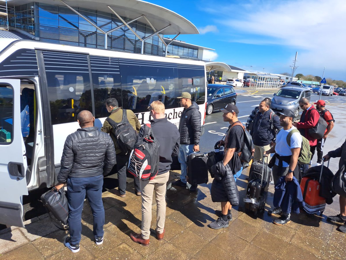 BritishArmyMen1's tweet photo. Safely in and practice 1 safely negotiated. On to the ladies' match 1 later. @ArmySportASCB @army_volleyball https://t.co/8gjLejsRr2