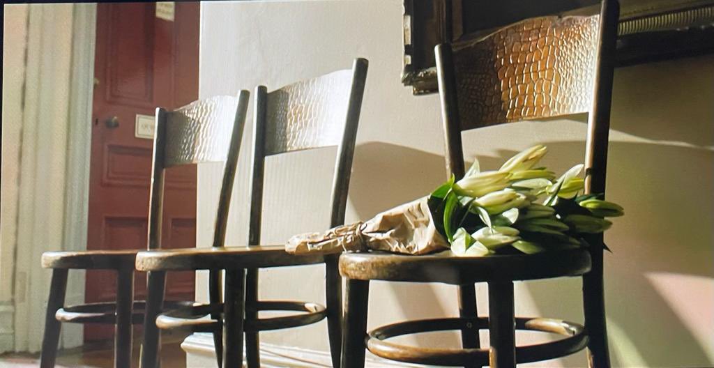letterappsoc's tweet photo. 1) See @BBC_ARoadshow is coming to @SwanagePier in June.
2) Submit photo of old bentwood chair from up the #LetterWritingShed as possible interest.
3) Start watching @agathachristieโs Why Didnโt They Ask Evans.
4) Spot same chairs at end of first episode.
5) Day made. ๐คฉ๐ช๐บ๐ https://t.co/RbwYZhzBZZ