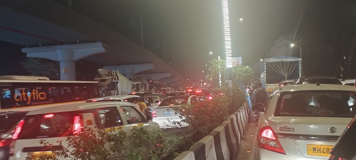North Bound traffic is running on both lanes of Western Express Highway.