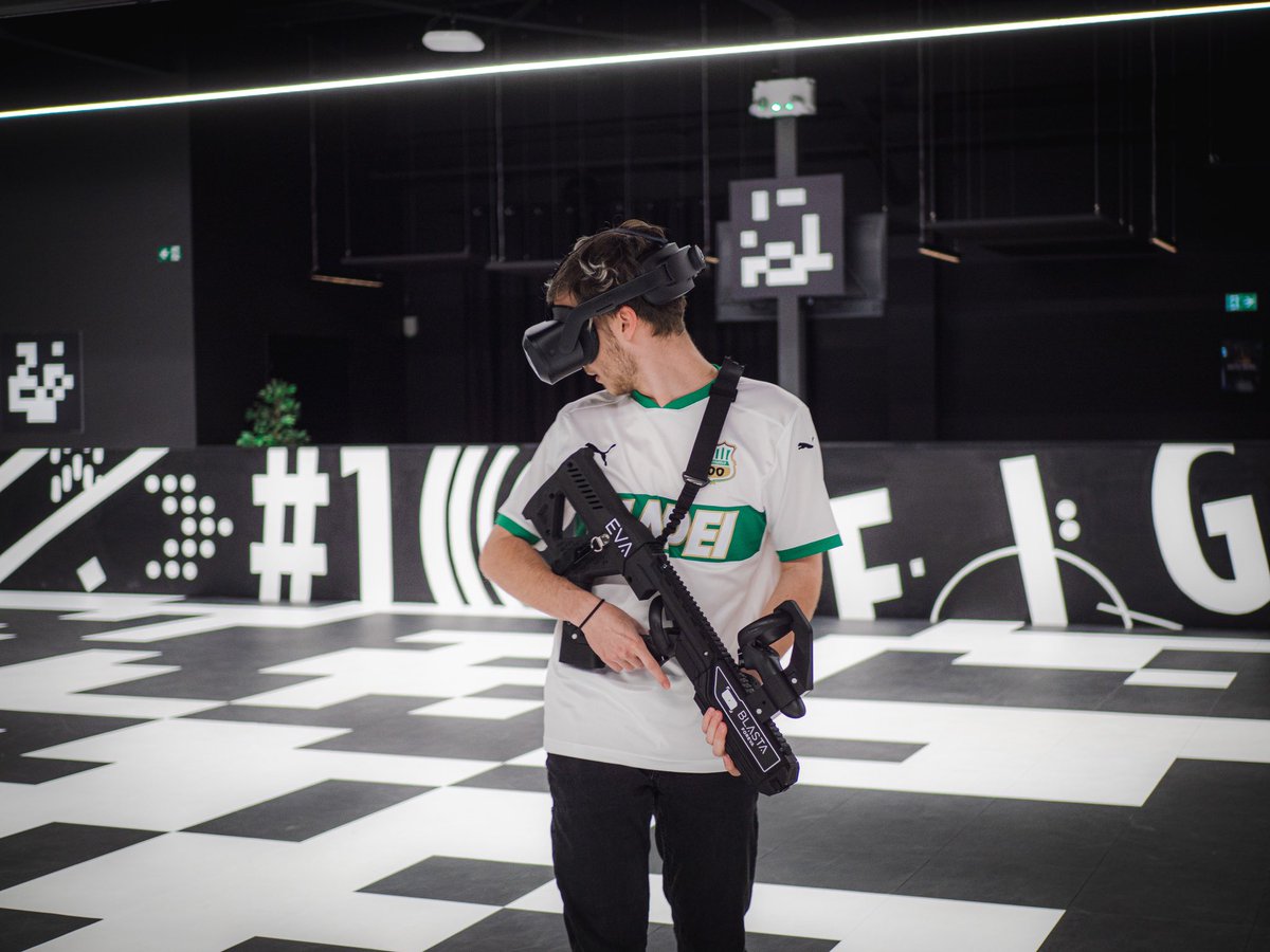 eva_rennes's tweet photo. EVA Rennes ouvre officiellement ses portes ! ⚔️

Nos premiers joueurs sont déjà là ! 

L’impression de les avoir déjà vu 🤔👑

@evagg_fr #evarennes #esport #vr #réalitévirtuelle https://t.co/JMPUpdZVhi