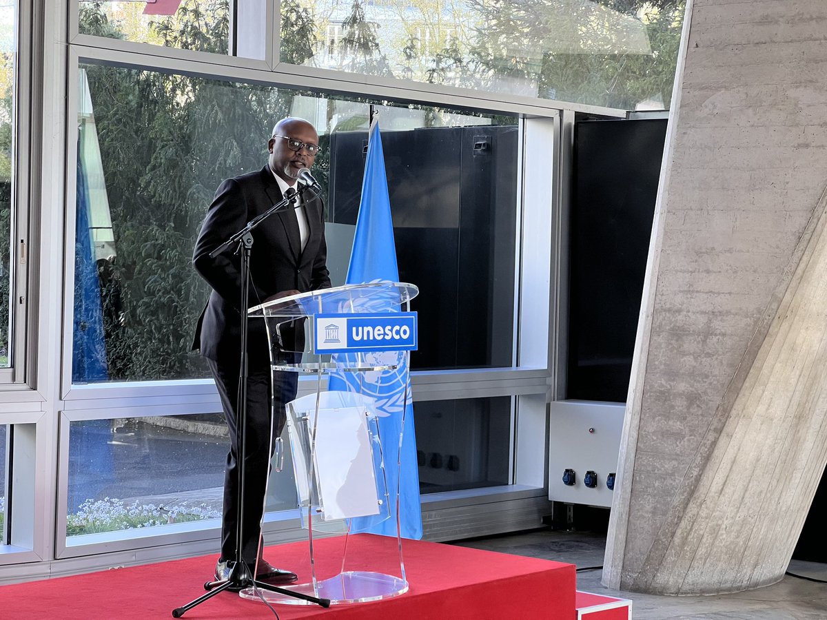 KSAForUNESCO's tweet photo. Tonight’s gathering of solidarity at @UNESCO shone a light through darkness, honoring the survivors of the 1994 genocide in Rwanda, before distinguished Excellencies and acclaimed photographer Stéphane Dumont de Sauret. 🇷🇼
#InternationalDayofReflection https://t.co/KqLTr7EQQ5