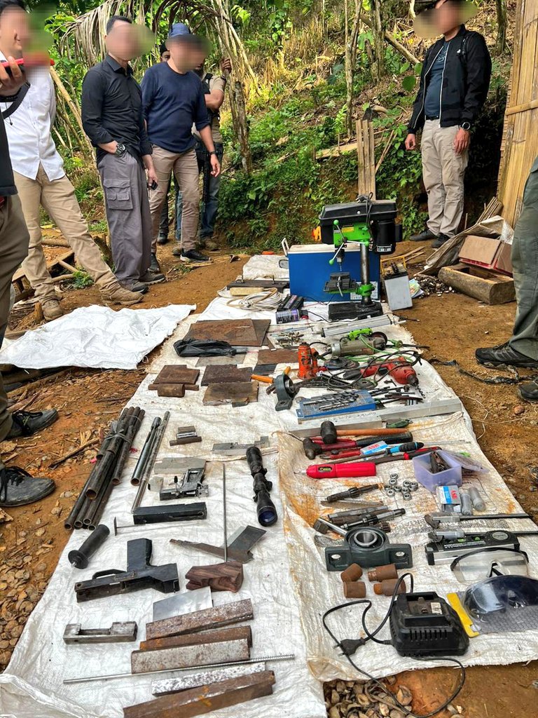 TracTerrorism's tweet photo. #Densus #88 Captures Six Suspected Members of the #Al-#Qaeda-Linked #Jemaah #Islamiyah (JI) Group, in #Mesuji & #Pringsewu Districts, #Lampung, #Indonesia
Read more: https://t.co/uldMnhiAPC https://t.co/YTFbu03LcR