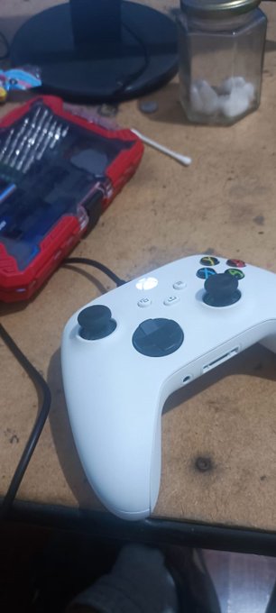 Ayer me consegui un control de xbox one semi nuevo por 13 Dolares con el fallo de que no funcionaba el<a href="/tag/twitch"class="tags"><span>#twitch</span></a>