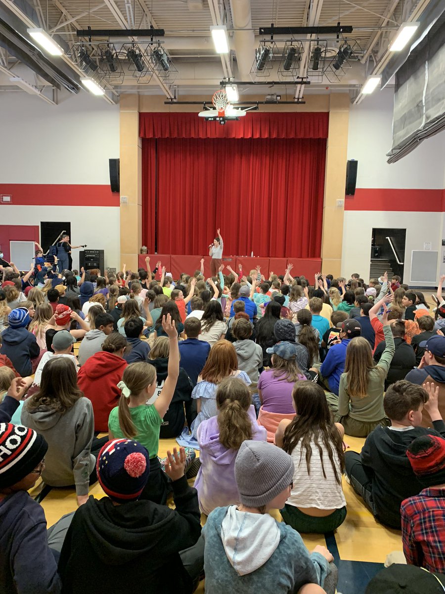 EcoleMaple_LDSB's tweet image. We welcomed Storyteller/Comedian Carlyn Rhamey who shared the trials and triumphs of growing up with ADHD with our junior students. Her message: learn to embrace what makes us different. #embracedifference #ADHD