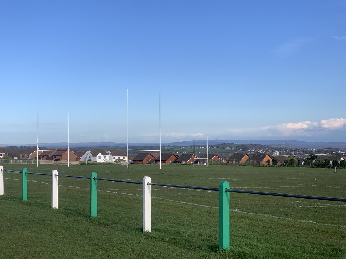 YBarriBlitz's tweet photo. Barry blitz vs @VarsityVandals at @barry_rfc . Kick off at 7 https://t.co/mh3WkDTFI8