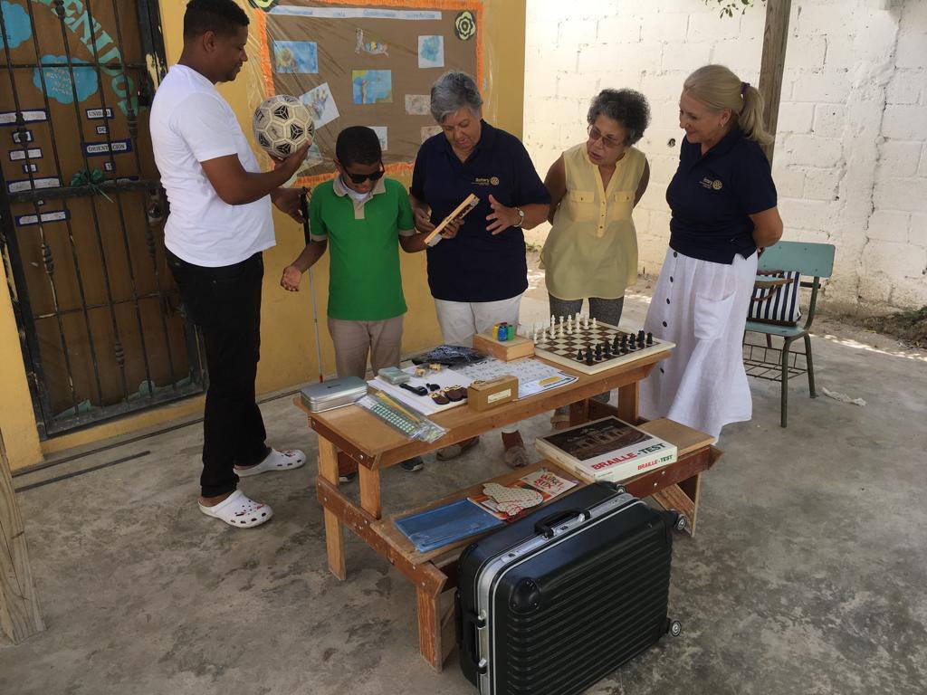 juniperoserraRC's tweet photo. A petición de nuestro club, entrega por parte del Delegado Territorial de Baleares de la ONCE, D. José Antonio Toledo, de diverso  material  de juegos  y aprendizaje  para un niño ciego, José Antonio,  de 8 años, alumno del colegio El Cortecito de República Dominicana. https://t.co/881QqATb6F