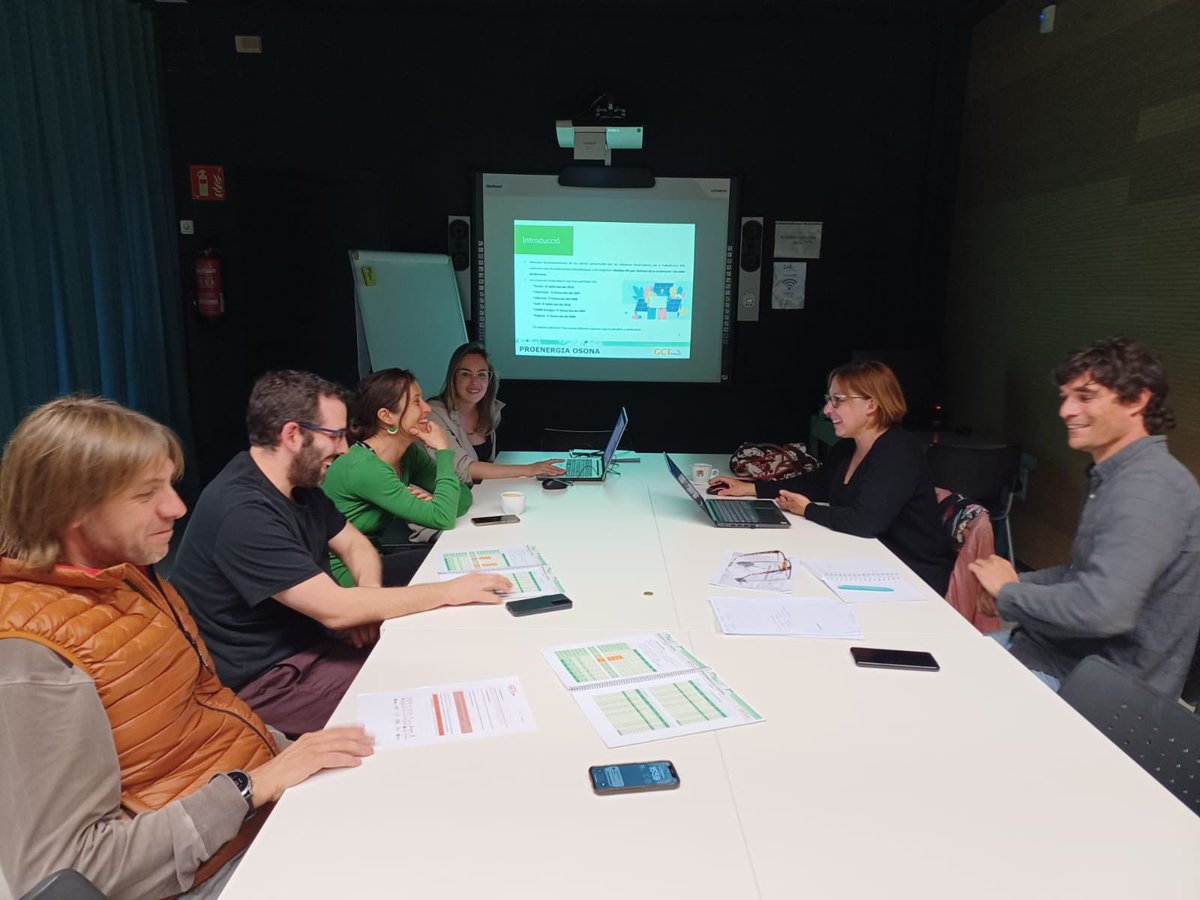 Aquesta tarda al #LABManlleu acollim la 
reunió de les empreses del grup de compra d’instal.lacions fotovoltaiques de #ProenergiaOsona