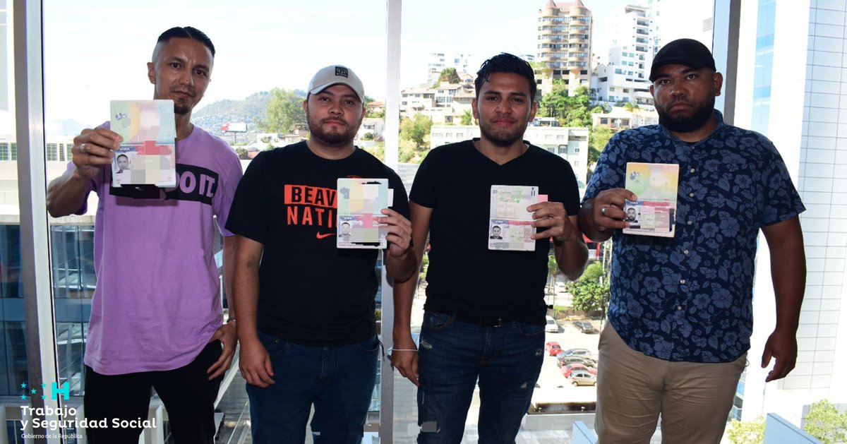 Trabajo_hn's tweet photo. ÂĄBuen Viaje! Un nuevo grupo de compatriotas irÃĄ a laborar legalmente a Estados Unidos. Recibieron sus pasaportes con los sellos respectivos en SETRASS. Coordina el Programa de Trabajo Temporal en el Extranjero.
@XiomaraCastroZ @SarahiCCerna @PMDuron @USAIDHonduras
#PTTE #SETRASS https://t.co/VtHdHDa8Ew
