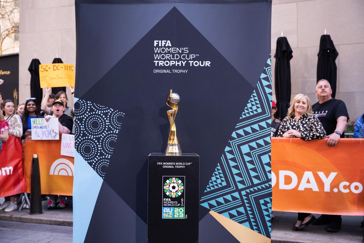 Telemundo's tweet photo. ¡El trofeo llegó a @TODAYshow ! Disfruta este verano de la Copa Mundial Femenina de la FIFA Australia & Nueva Zelanda 2023™️ por @Telemundo y @peacock ⚽️🔥
🏆 @FIFAWWC
🗓️ JUL 20
📺 @Telemundo y📱@Peacock
#MundialTelemundo #LaCopaEsNuestra #FIFAWWC #WWCTelemundo https://t.co/ZTtioVMkZn