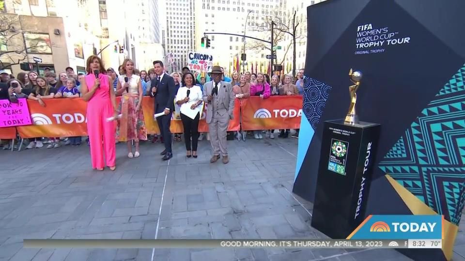 Telemundo's tweet photo. ¡El trofeo llegó a @TODAYshow ! Disfruta este verano de la Copa Mundial Femenina de la FIFA Australia & Nueva Zelanda 2023™️ por @Telemundo y @peacock ⚽️🔥
🏆 @FIFAWWC
🗓️ JUL 20
📺 @Telemundo y📱@Peacock
#MundialTelemundo #LaCopaEsNuestra #FIFAWWC #WWCTelemundo https://t.co/ZTtioVMkZn