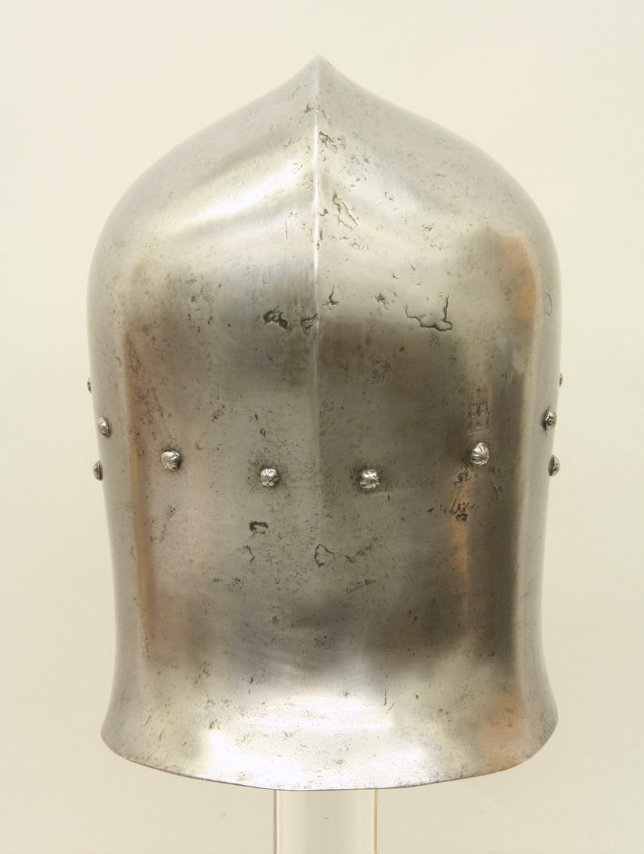 TheArmour's tweet photo. A classically styled #Barbute attributedto Pietro da Castello
Height: 10.25in/26cm
Width: 7.5in/19.1cm
Depth: 10in/25.4cm
Weight: 4.9lbs/2211g
#Brescia #Italy c1470-1480 housed at the @metmuseum
#armor #helmet #medieval #middleages #renaissance #themet #metmuseum #art #history https://t.co/SUUhUdy0eC