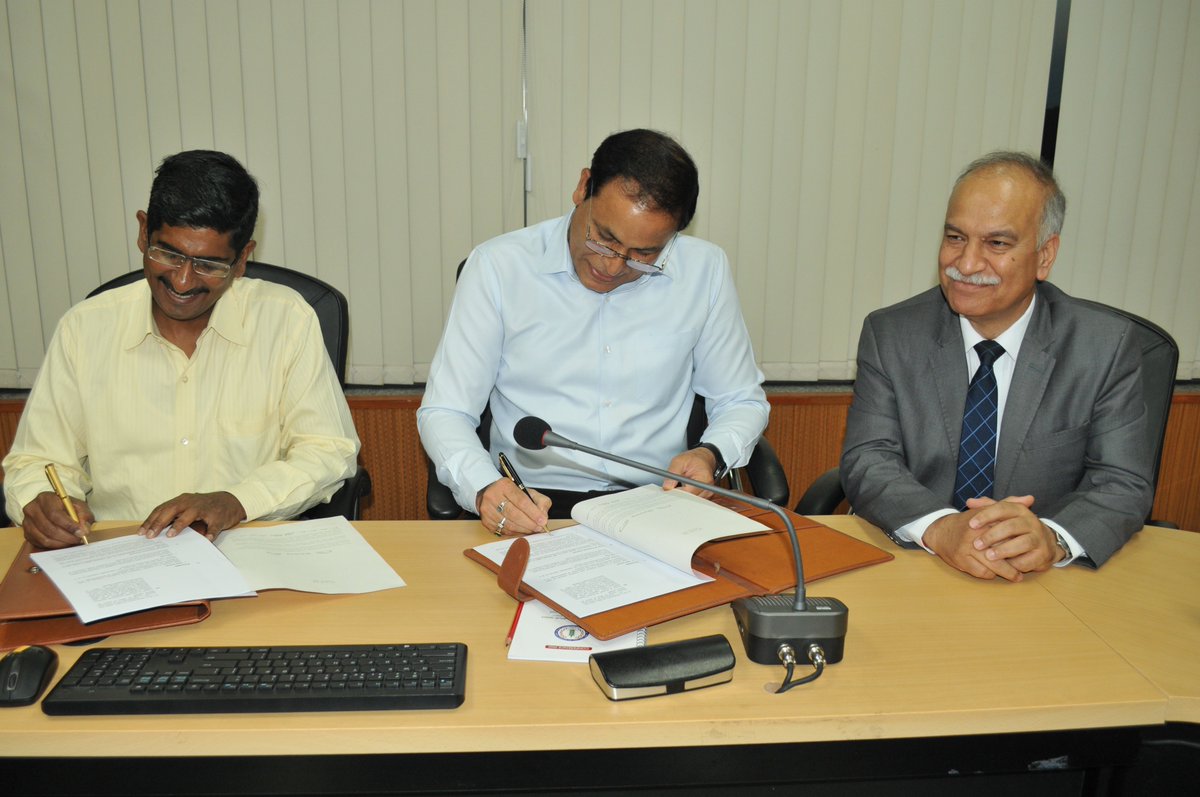 NABI_India's tweet photo. NABI and @CSIR_CSIO signed an MoU to identify and expand the collaborative research of common interests and share high end research facilities.
@DBTIndia @CIAB_India @AshwaniPareek10 https://t.co/wXibu9EYPe
