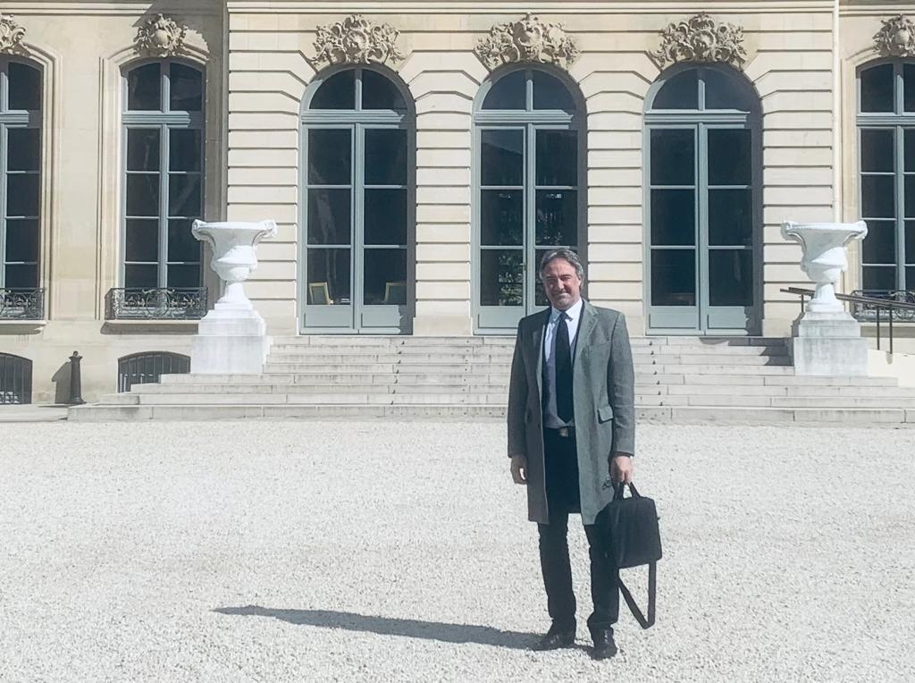 E2G_fr's tweet photo. Réunion à la présidence de l'@AssembleeNat
en plein examen de la PPL #bienvieillir, sur le dispositif de la #cohabitationintergenerationnelle.  
Evènement à venir à la rentrée 2023....
Merci à @YaelBRAUNPIVET 
#seniors #jeunes #cohesion #solidarite https://t.co/YDICdguFTJ