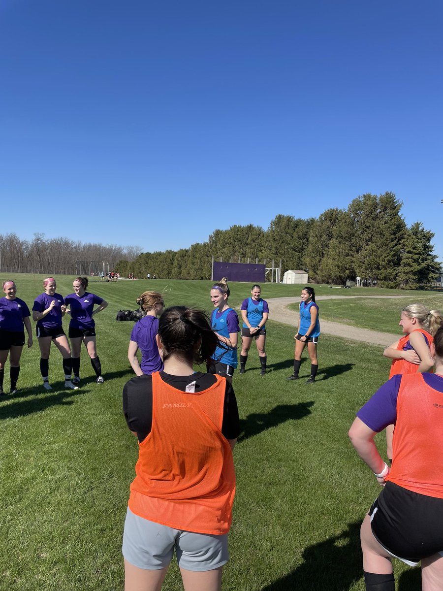 BlufftonWS's tweet photo. Last night we had a Dad Joke competition &amp; the freshmen class won! Thank you judge, Coach Cassi!

Each class repped their color for the day for #D3Week @HCACDIII @NCAADIII #RollBeavs https://t.co/fL08p6HMns