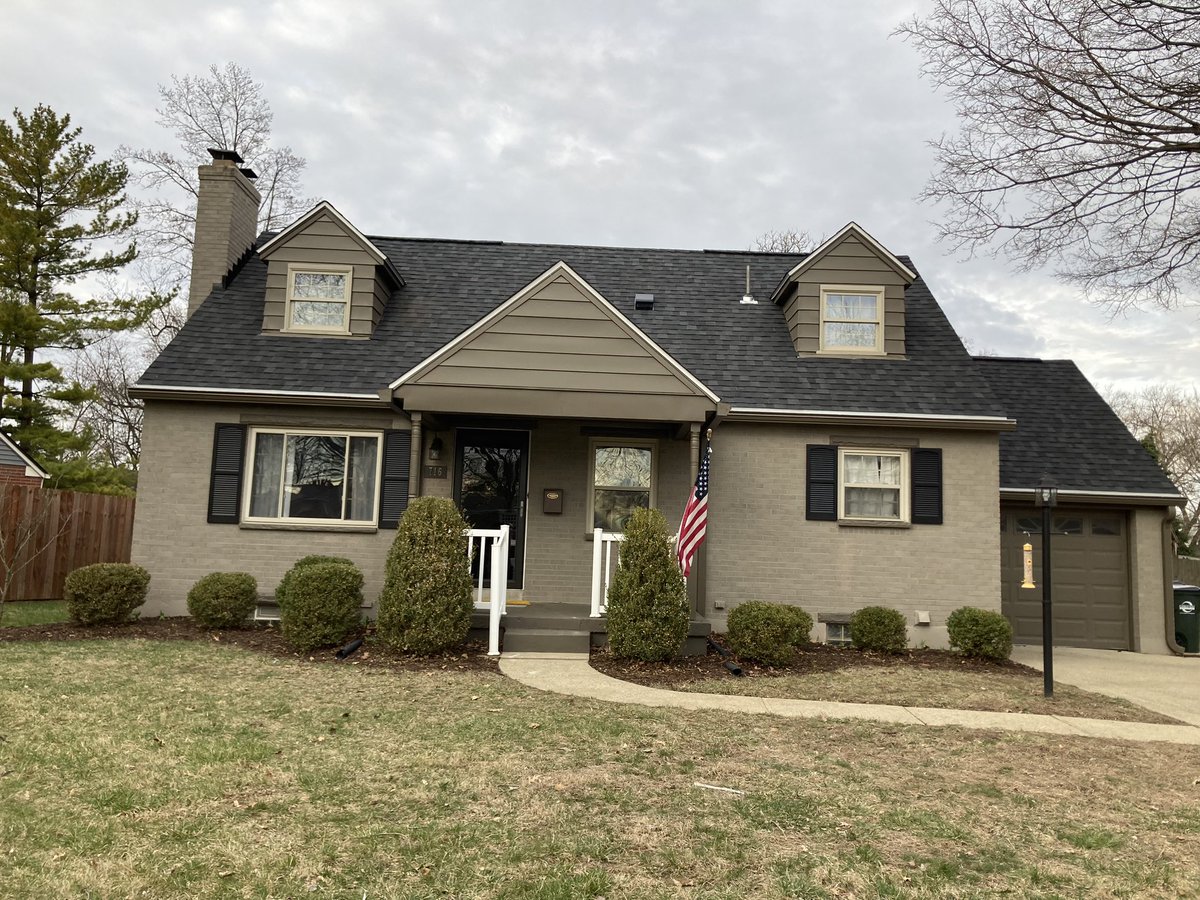 ogwroofing's tweet photo. Love the look of the new roof our crew installed on this Kettering, OH home! https://t.co/3ipiqkEuaj