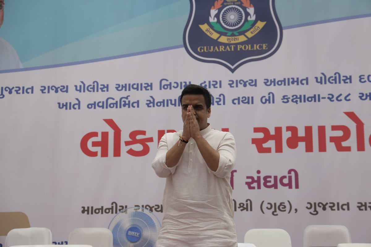 sanghaviharsh's tweet photo. આ કાર્યક્રમ દરમિયાન ઉપસ્થિત નાગરિકો સાથે સંવાદ સાધી, રાજ્ય સરકારના વિકાસલક્ષી કાર્યોથી સૌને અવગત કર્યા. https://t.co/bWVko2uJin