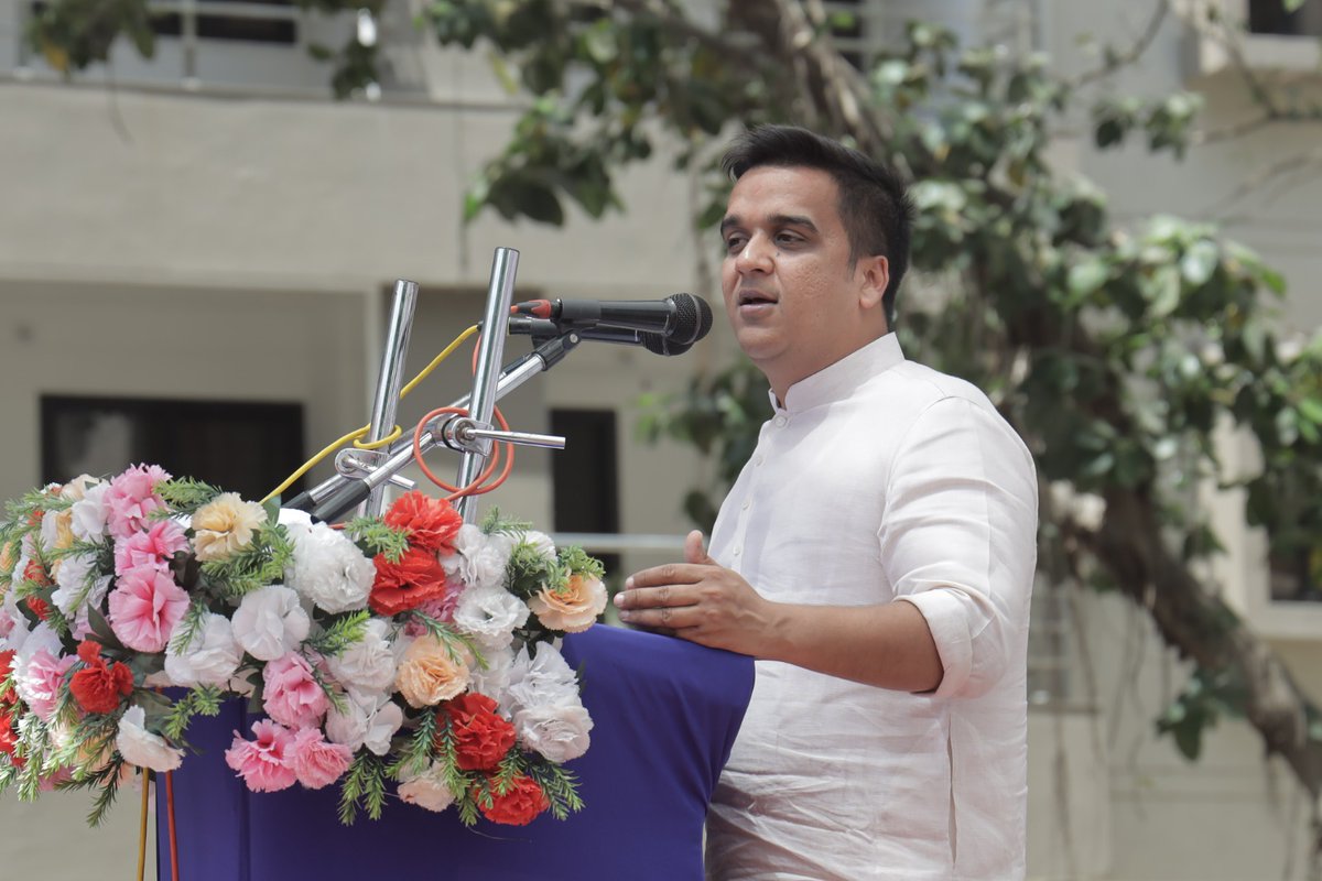 sanghaviharsh's tweet photo. આ કાર્યક્રમ દરમિયાન ઉપસ્થિત નાગરિકો સાથે સંવાદ સાધી, રાજ્ય સરકારના વિકાસલક્ષી કાર્યોથી સૌને અવગત કર્યા. https://t.co/bWVko2uJin