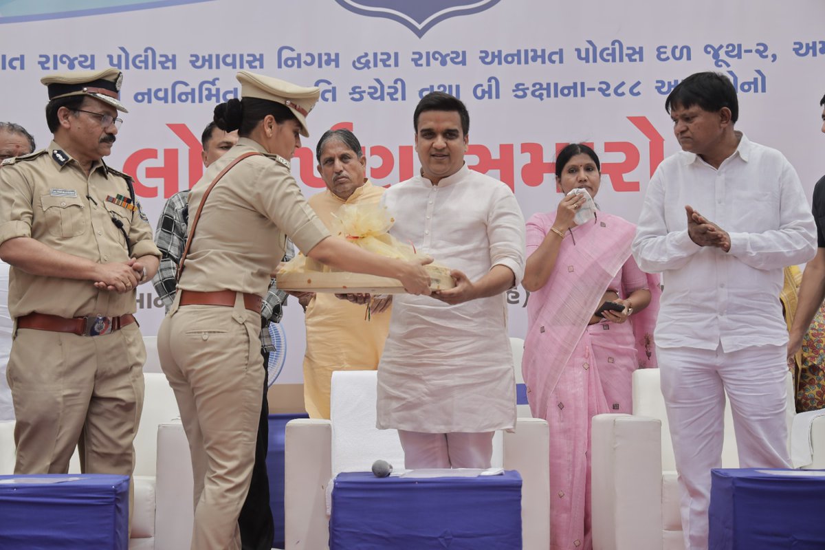 sanghaviharsh's tweet photo. સેવામાં સમર્પિત કર્મચારીઓ માટે સુખ સુવિધા ઊભી કરવી એ અમારી જવાબદારી છે અને એમનો અધિકાર છે. https://t.co/uMkeqS8KMK