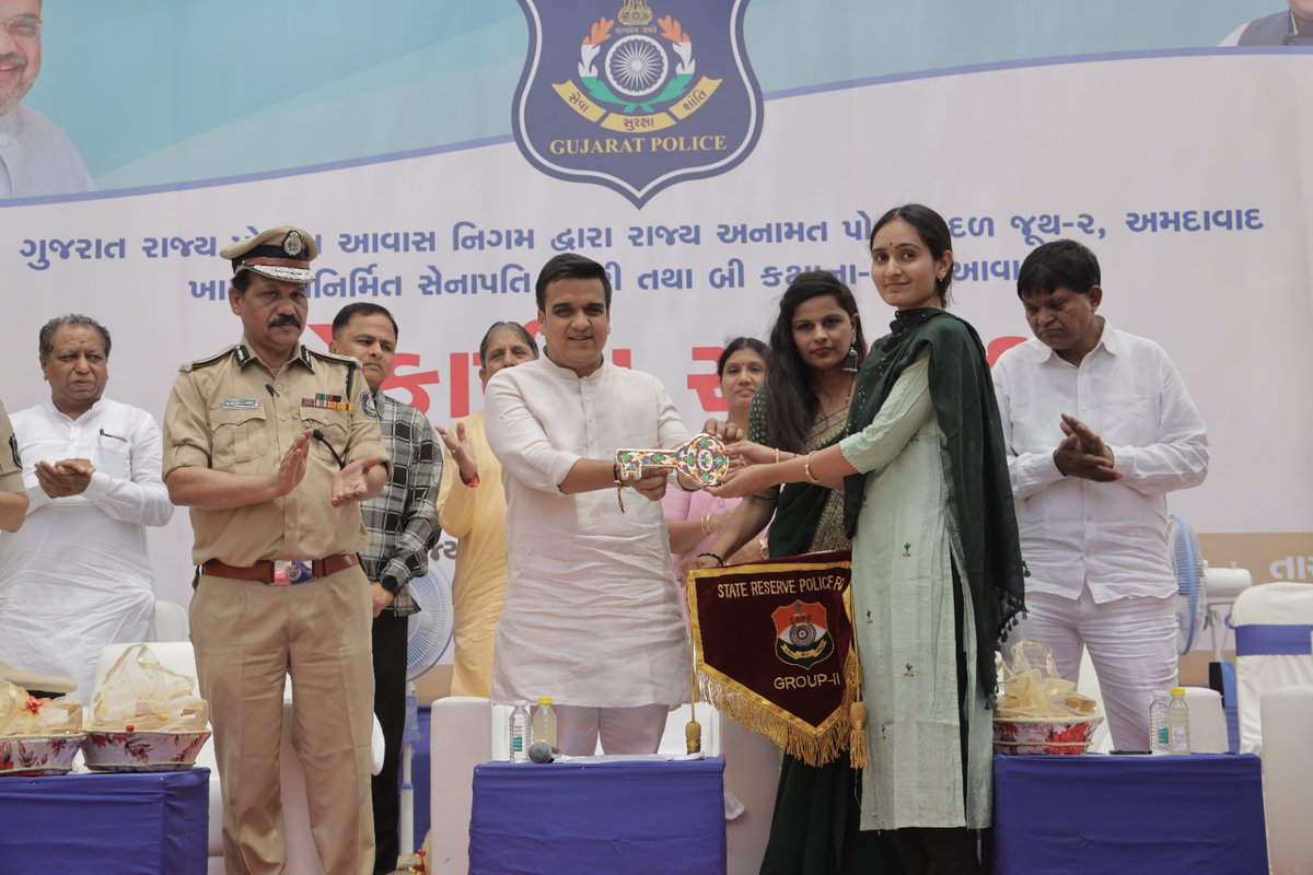 sanghaviharsh's tweet photo. સેવામાં સમર્પિત કર્મચારીઓ માટે સુખ સુવિધા ઊભી કરવી એ અમારી જવાબદારી છે અને એમનો અધિકાર છે. https://t.co/uMkeqS8KMK