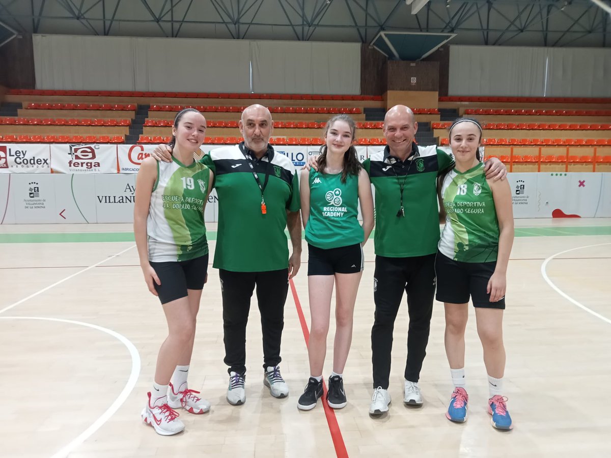 sineadlarry's tweet photo. Thank you to all the coaches at @doncelcp for allowing Kerri to train with them over last 2 weeks during her time in Spain with Guadalupe and Soledad. Great experience for her🏀@DonegalTownBB @adlasoledad https://t.co/mtH0Rldzuj