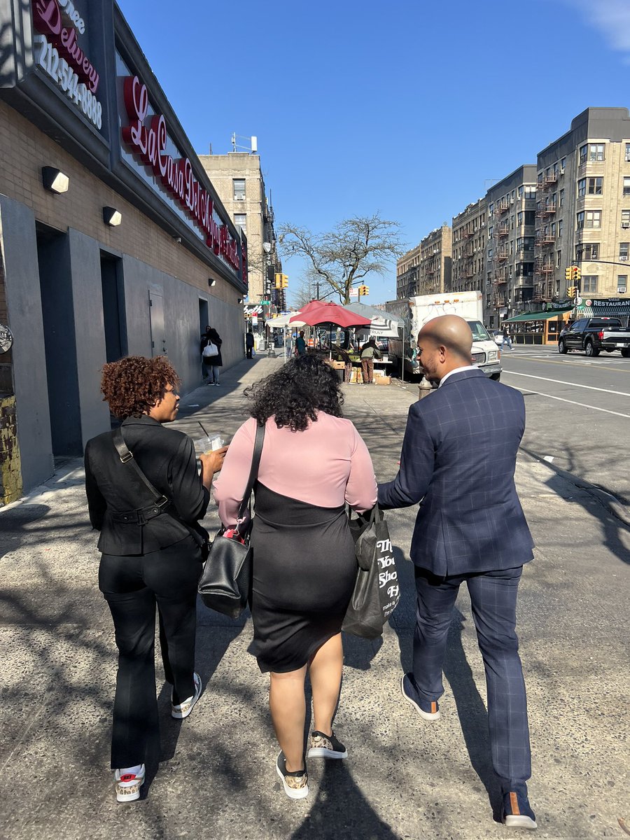 CMBrooksPowers's tweet photo. Took our #TransportationAndInfrastructure tour to the Heights & spent time with @CnDelarosa. It was great hearing the solutions she has in mind to ensure safer streets for her constituents. It was also great to run into @MannyDeLosSanto who joined us for a part of the tour. https://t.co/jhwaMXD9tw