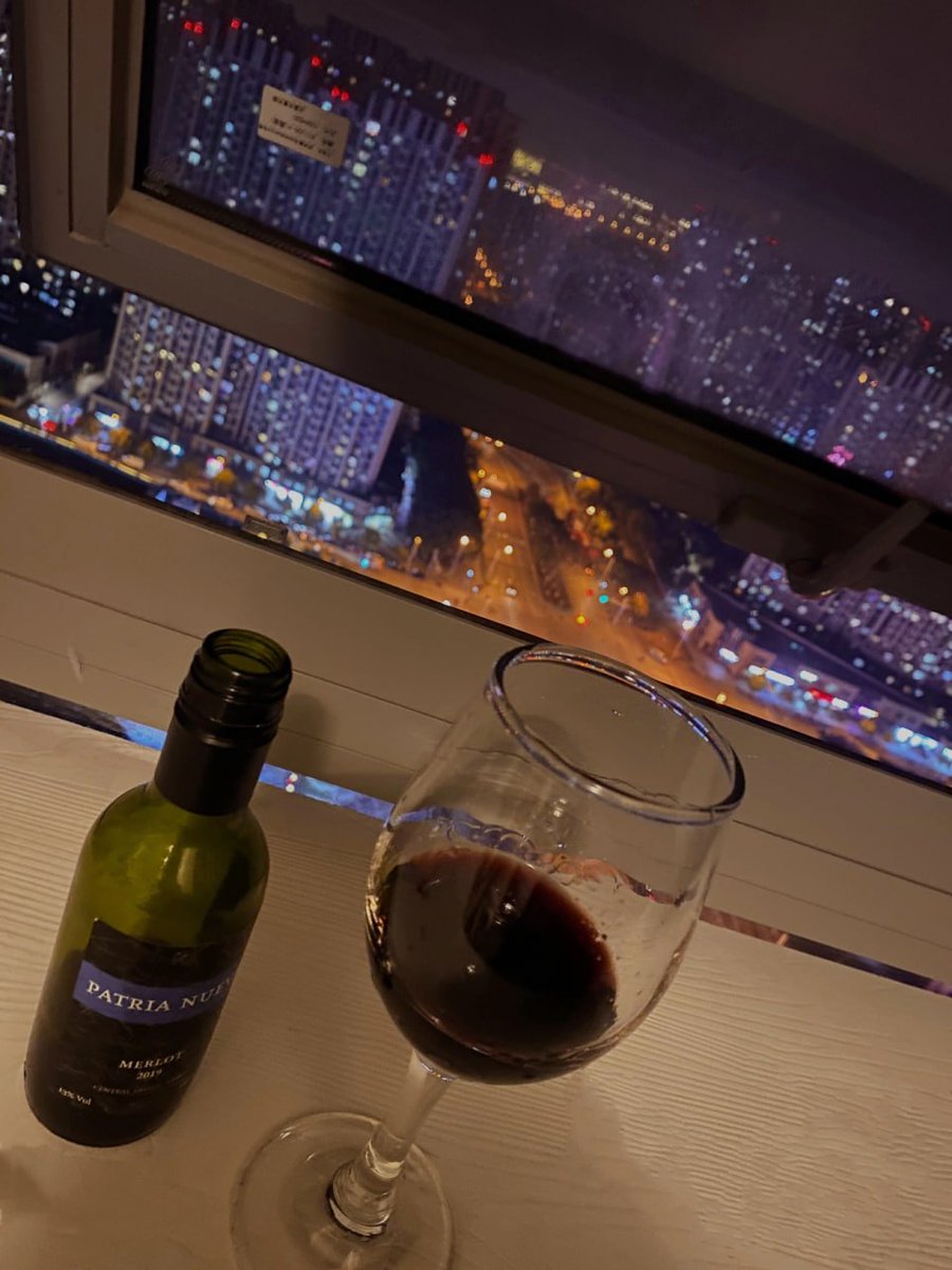 Jane0508Jane's tweet photo. Late nights are destined to be accompanied by solitude and wine
Red wine nourishes the face
The warmth and giddiness after drinking it will make it easier to fall asleep. https://t.co/6IvyINO365