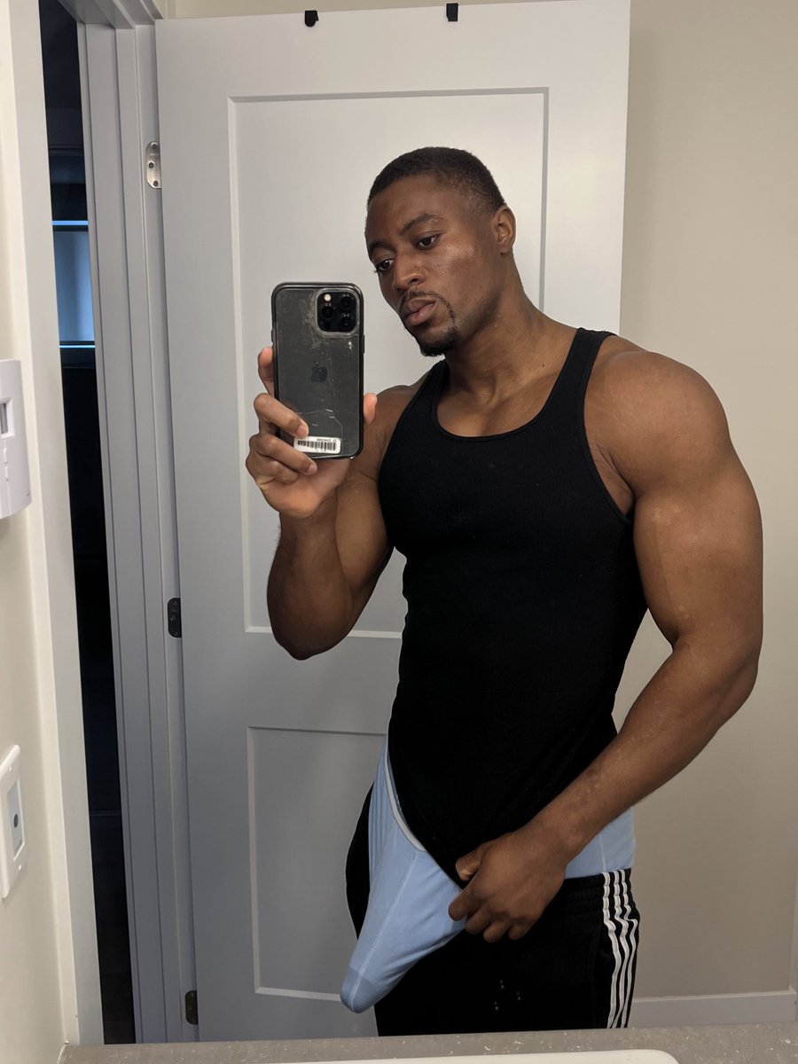 supremetyreece's tweet photo. Selfie before my gym workout session #fitness https://t.co/wttgjsax6l