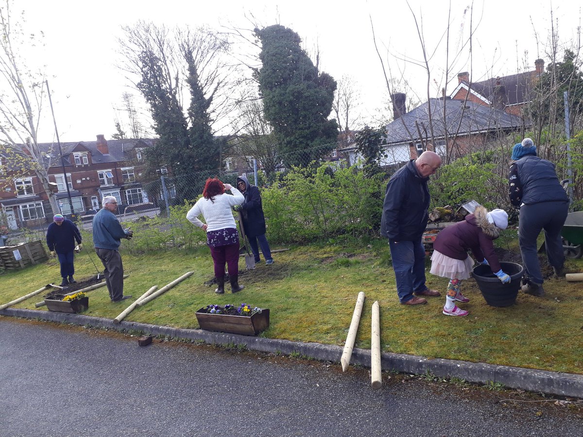 fruitnutvillage's tweet photo. We've been planting bare-root apple trees @ChristChurchSPk this morning. The last tree planting of the season? #PlantATreeIn23 https://t.co/tl3Y0bsw0Y
