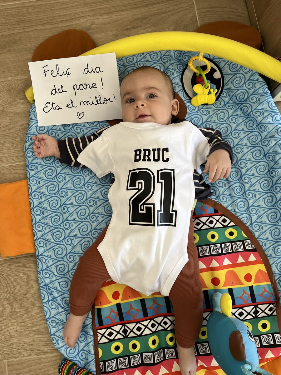 francesclamela's tweet photo. Regals màgics!!! #magicfan #babyBruc #MagicTogether @OrlandoMagic @OMagicDaily @JTurnerMagic @steelemagic @Racion_de_NBA_J @astrochechu @PlanetaNBA @TimeToMagicNBA @MagicTime32 @SomosMagic @br_orlandomagic https://t.co/m8o6birnpD