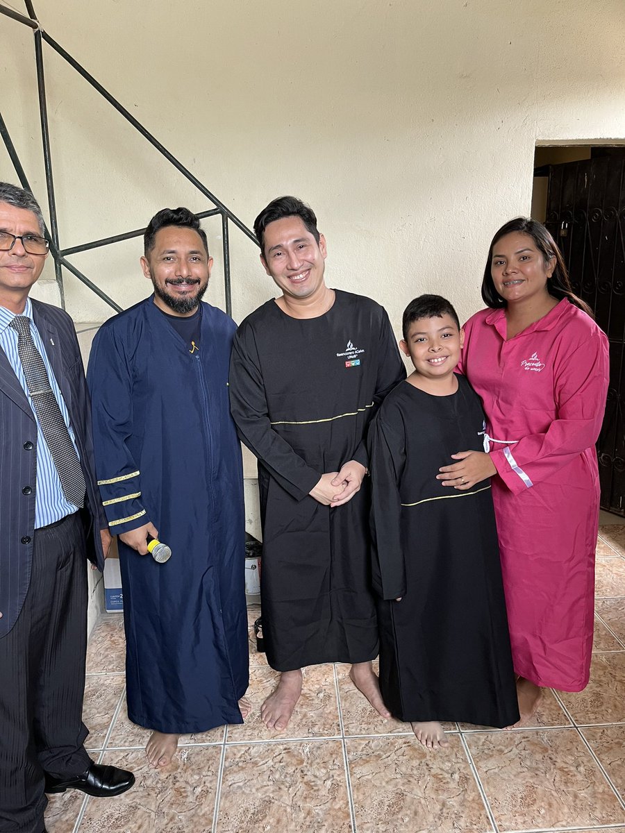 wallacermachado's tweet photo. Vidas sendo transformadas pelo poder do Espírito Santo de Deus.
É maravilhoso ver pessoas se entregando a Jesus.
#DistritoCompensa3
#AmeAVoltaDoSenhor https://t.co/IrIpeazFmo