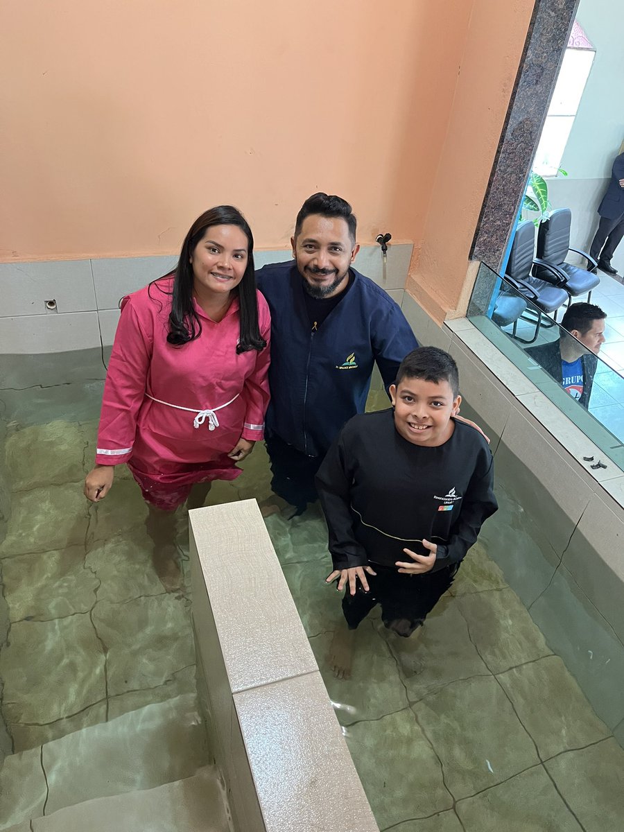 wallacermachado's tweet photo. Vidas sendo transformadas pelo poder do Espírito Santo de Deus.
É maravilhoso ver pessoas se entregando a Jesus.
#DistritoCompensa3
#AmeAVoltaDoSenhor https://t.co/IrIpeazFmo
