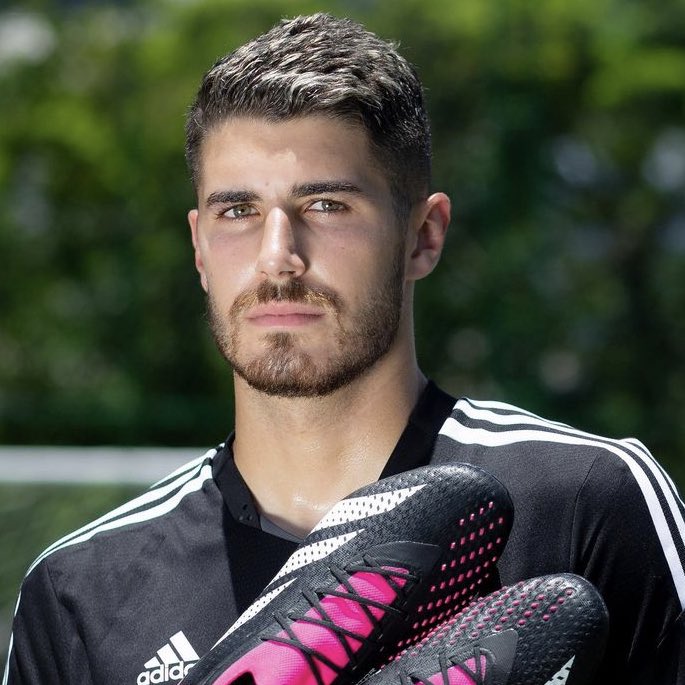 choquei's tweet image. 🚨FAMOSOS: Yasmin Brunet e o jogador Pedro Raul, do Vasco, se beijaram em festa, no Rio, afirma Jornal Extra.