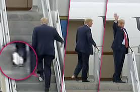 IzzyChubb68's tweet photo. @darrengrimes Another genius, can't see TP on his shoes?? https://t.co/v2PjmeNGR2